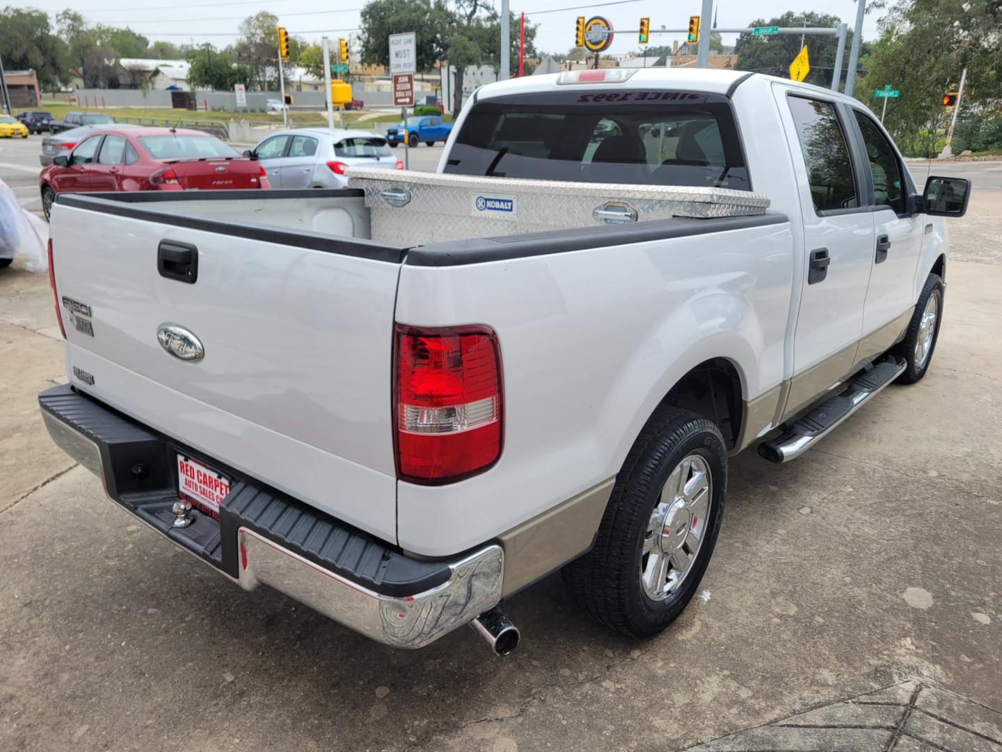 2008 WHITE Ford F-150 Lariat SuperCrew 2WD (1FTRW12W28F) with an 4.6L V8 SOHC 16V engine, 4-Speed Automatic Overdrive transmission, located at 503 West Court, Seguin, TX, 78155, (830) 379-3373, 29.568621, -97.969803 - 2008 Ford F-150 Lariat SuperCrew 2WD with a 4.6L V8 SOHC 16V, Automatic, Tilt, Cruise, AM/FM/CD/AUX Stereo, Power Windows, Locks and Side Mirrors, Front Bench Seating, Tinted Windows, Alloys Wheels, Running Boards and more!! - Photo#2